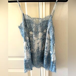Storia blue and white lace blouse . New! 🤍💙